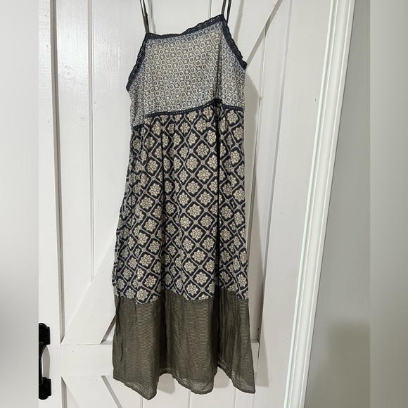 Women’s small mossimo summer dress. Light weight fabric - Picture 1 of 3